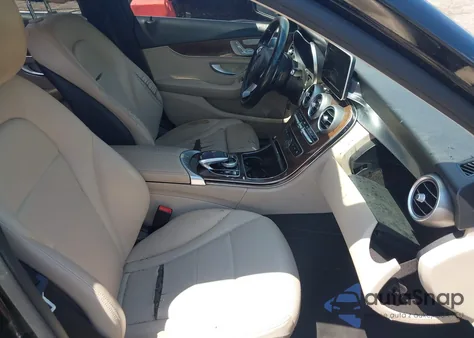 2015 Mercedes-Benz C 300 4Matic/Luxury 4Matic/Sport 4Matic z USA, uszkodzony, nr VIN 55SWF4KB0FU002497